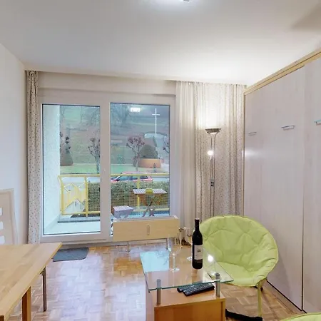 Apartment Vintage Garconiere Mit Balkon - 25 M2 *